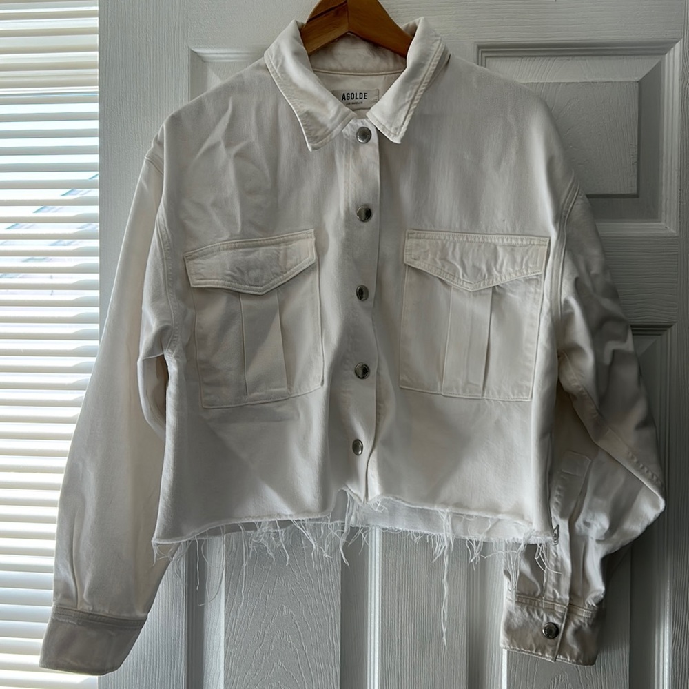 AgoleE cropped denim jacket. Size small. White
